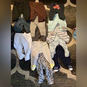 Lot of 10 baby boy newborn pants / feeties